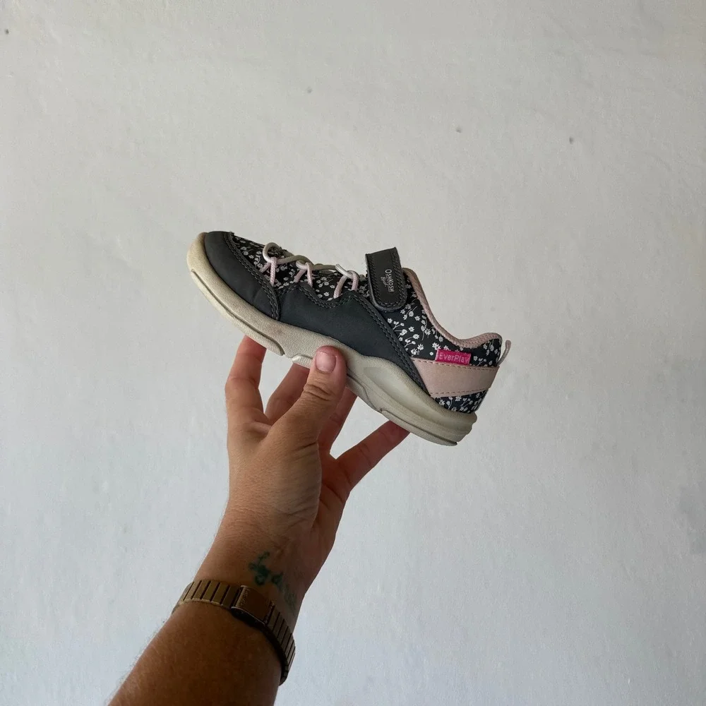OshKosh B'gosh Cycla Gray Floral Sneakers Toddler Girls Hook Loop Size 11M